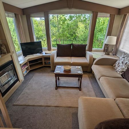 Red Squirrel Holiday Home In The Countryside, 10 Mins To Lligwy Beach Llandyfrydog エクステリア 写真