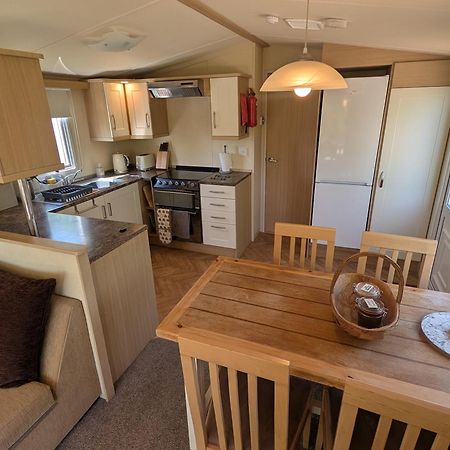 Red Squirrel Holiday Home In The Countryside, 10 Mins To Lligwy Beach Llandyfrydog エクステリア 写真